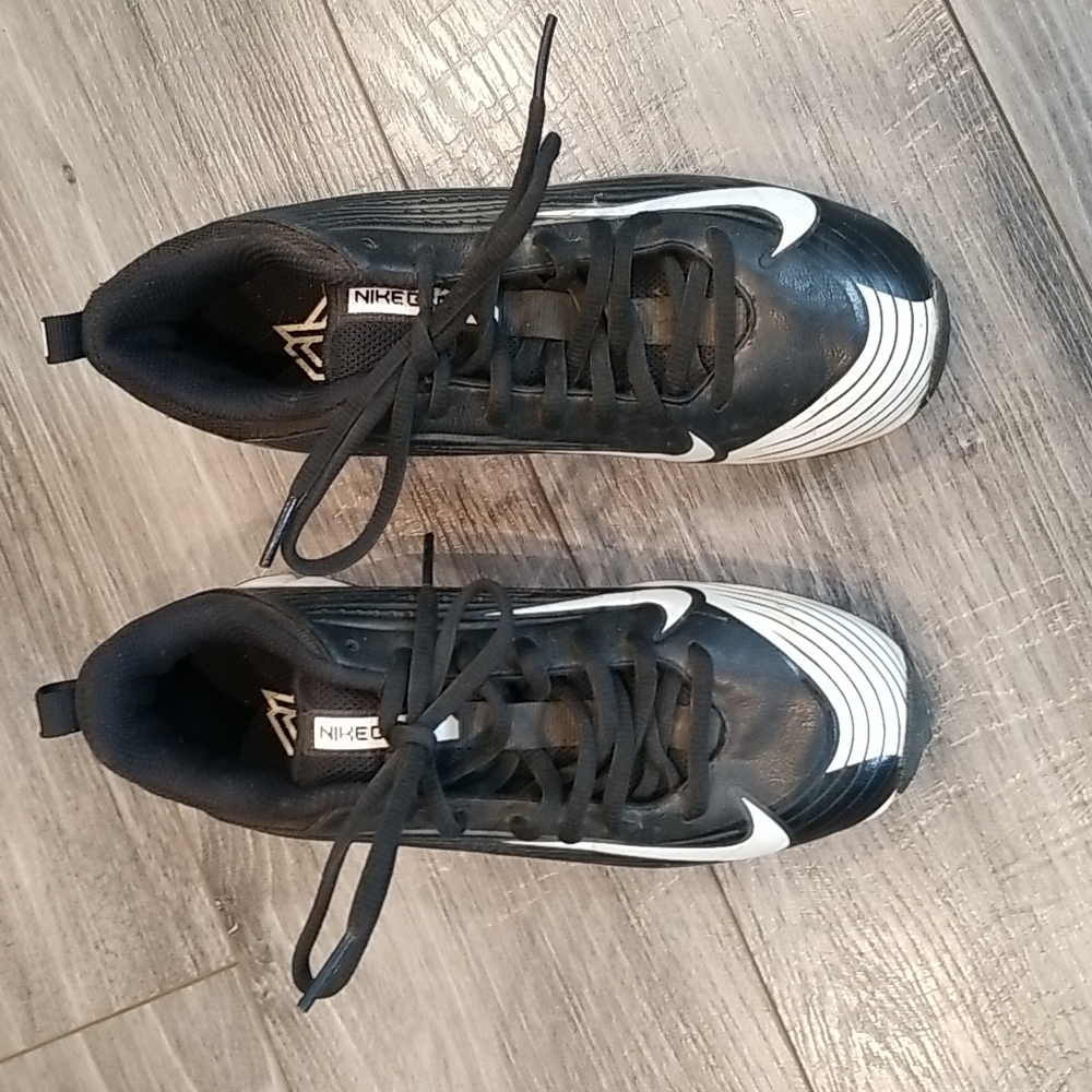 Nike FastFlexVapor boys youth sz 2.5Y Cleats good condition